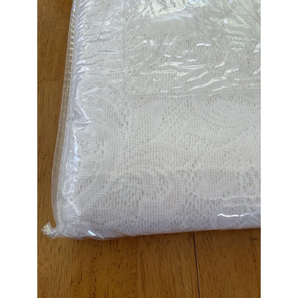 Vintage Style White Lace Tablecloth 60 x 140 Vermont Country Store NIP Floral